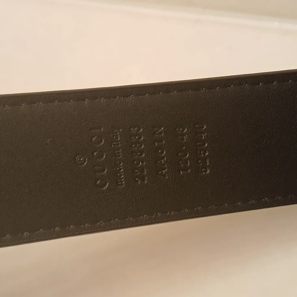 Gucci Black and Gold Designer Belt - Picture 2 of 2